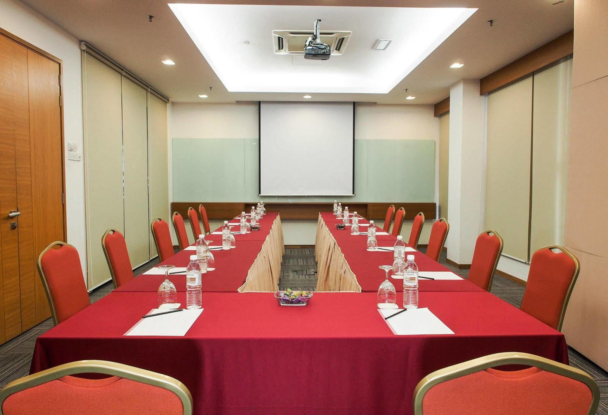 Tan’Yaa Hotel Cyberjaya Bagian luar foto