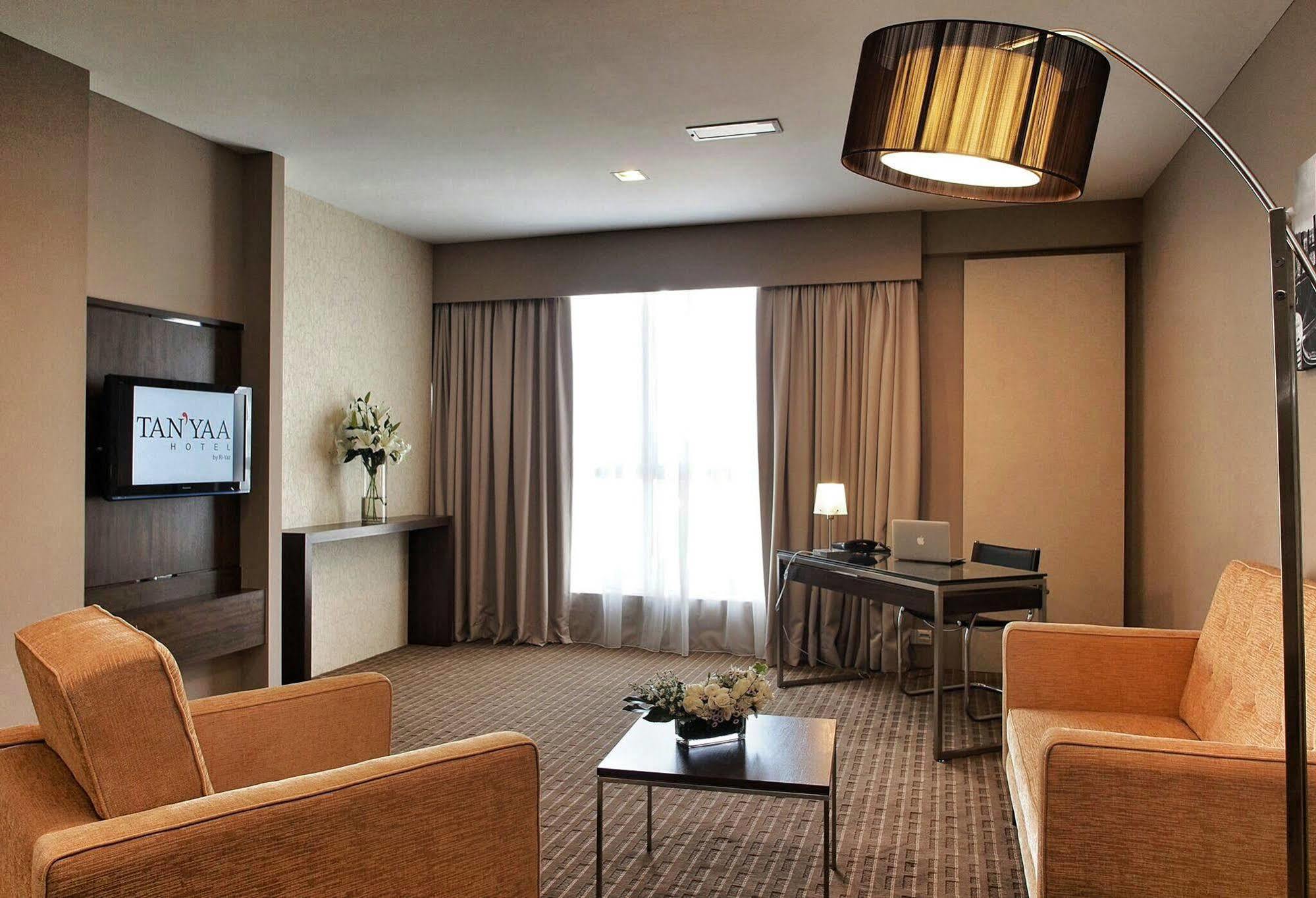 Tan’Yaa Hotel Cyberjaya Bagian luar foto