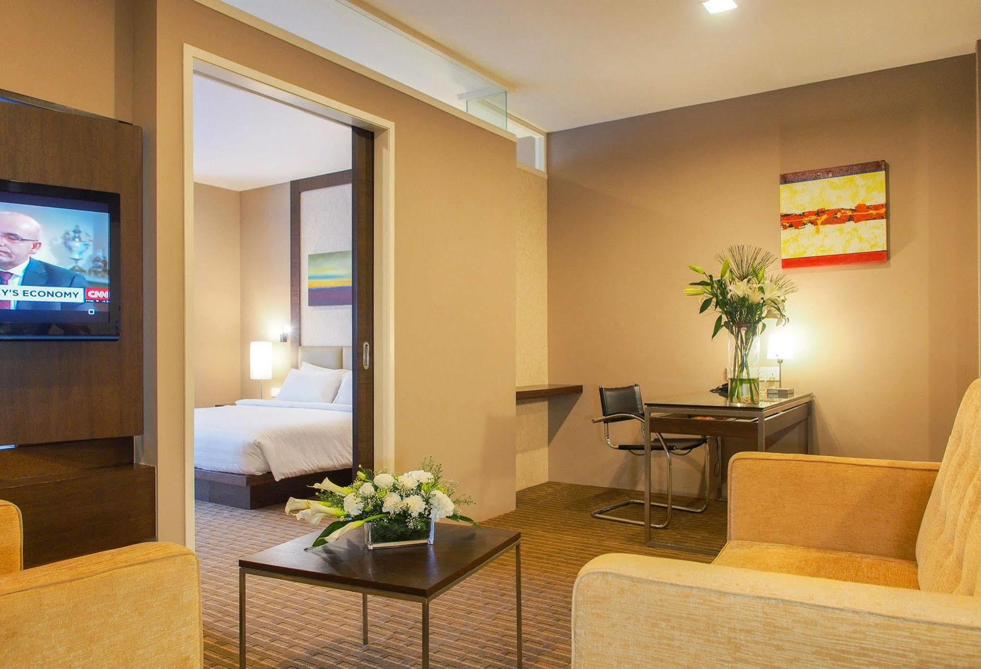 Tan’Yaa Hotel Cyberjaya Bagian luar foto