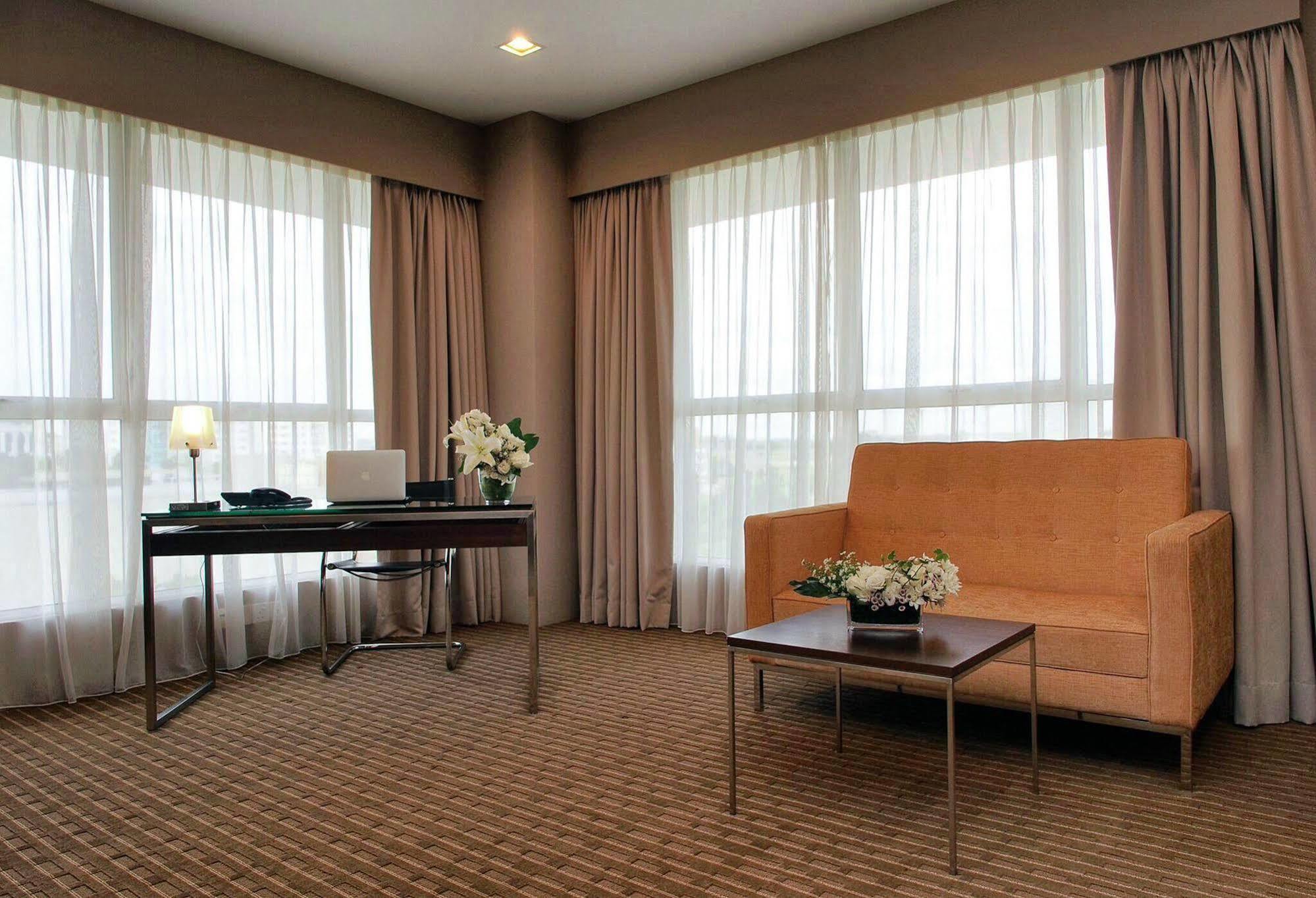 Tan’Yaa Hotel Cyberjaya Bagian luar foto