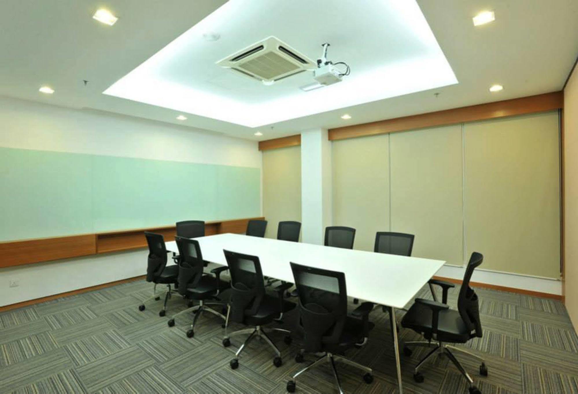 Tan’Yaa Hotel Cyberjaya Bagian luar foto